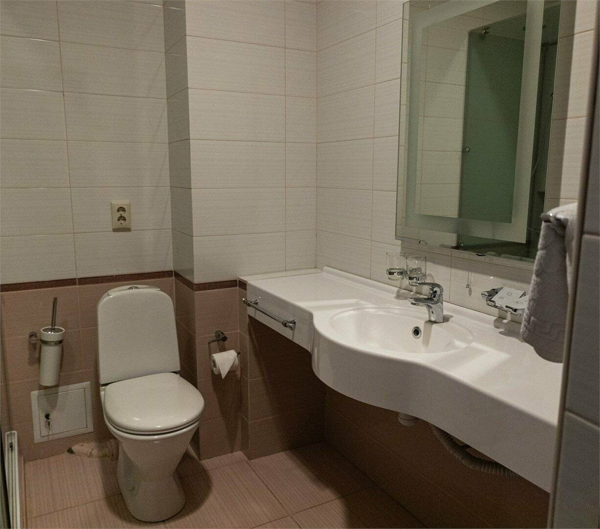 Фотографии номера Улучшенный номер с кроватью размера «king-size» в Гостинице Absolut Калуга